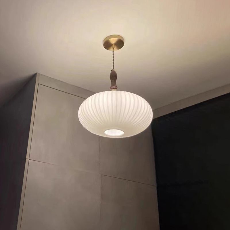 Pendel i opalglas, kuppelform, valnøddetræ, 25 cm, moderne klassisk design til spisestue, køkken, stue og café
