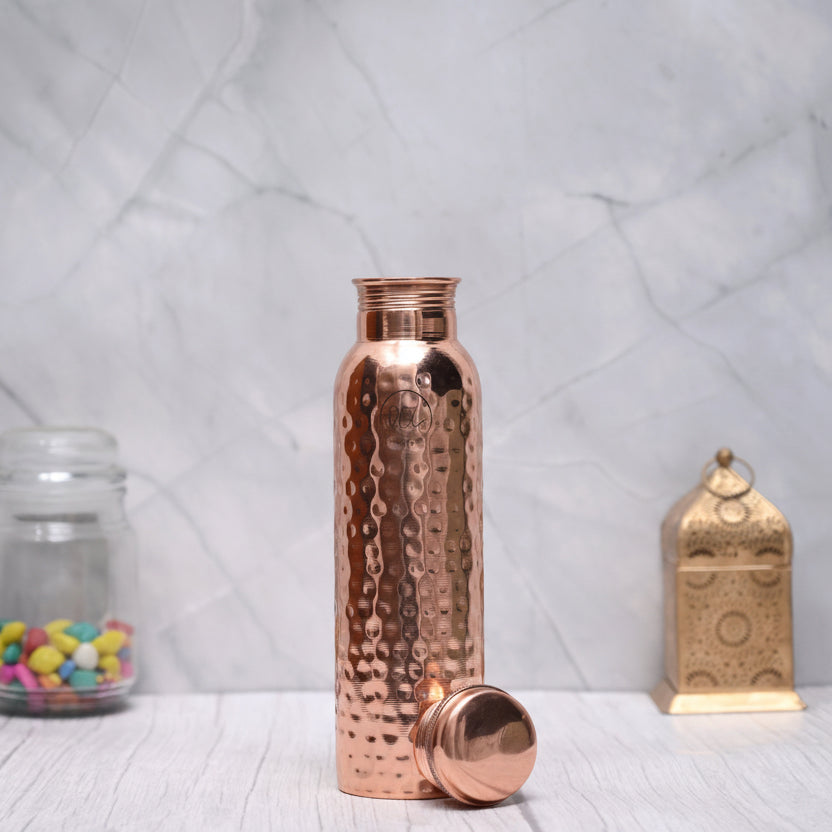 Hamret kobberflaske 800 ml – ayurvedisk drikkeflaske i rent kobber, tæt og holdbar