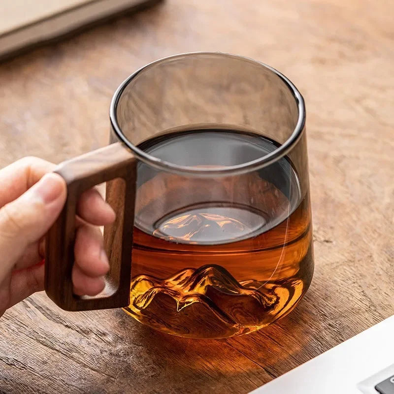 Bjergtinde-kop i dobbeltvægget glas, 300 ml, varmebestandigt borosilikatglas med træhåndtag til kaffe og te