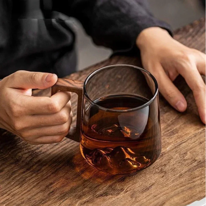 Bjergtinde-kop i dobbeltvægget glas, 300 ml, varmebestandigt borosilikatglas med træhåndtag til kaffe og te