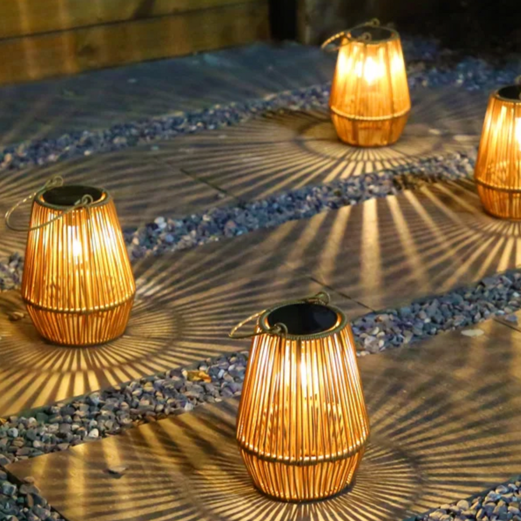 Hængende solcellelanterne, IP65, i rattan, 21 cm, 8 timers driftstid, uden ledninger og stikkontakt