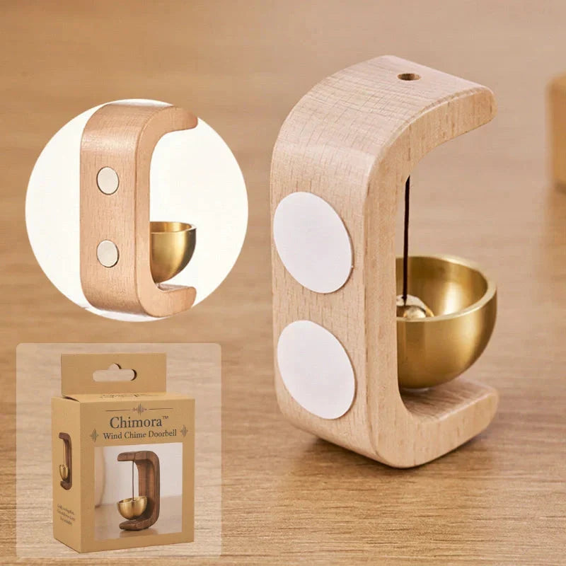 Magnetisk vindspil i træ med hængende klangskål, skandinavisk design