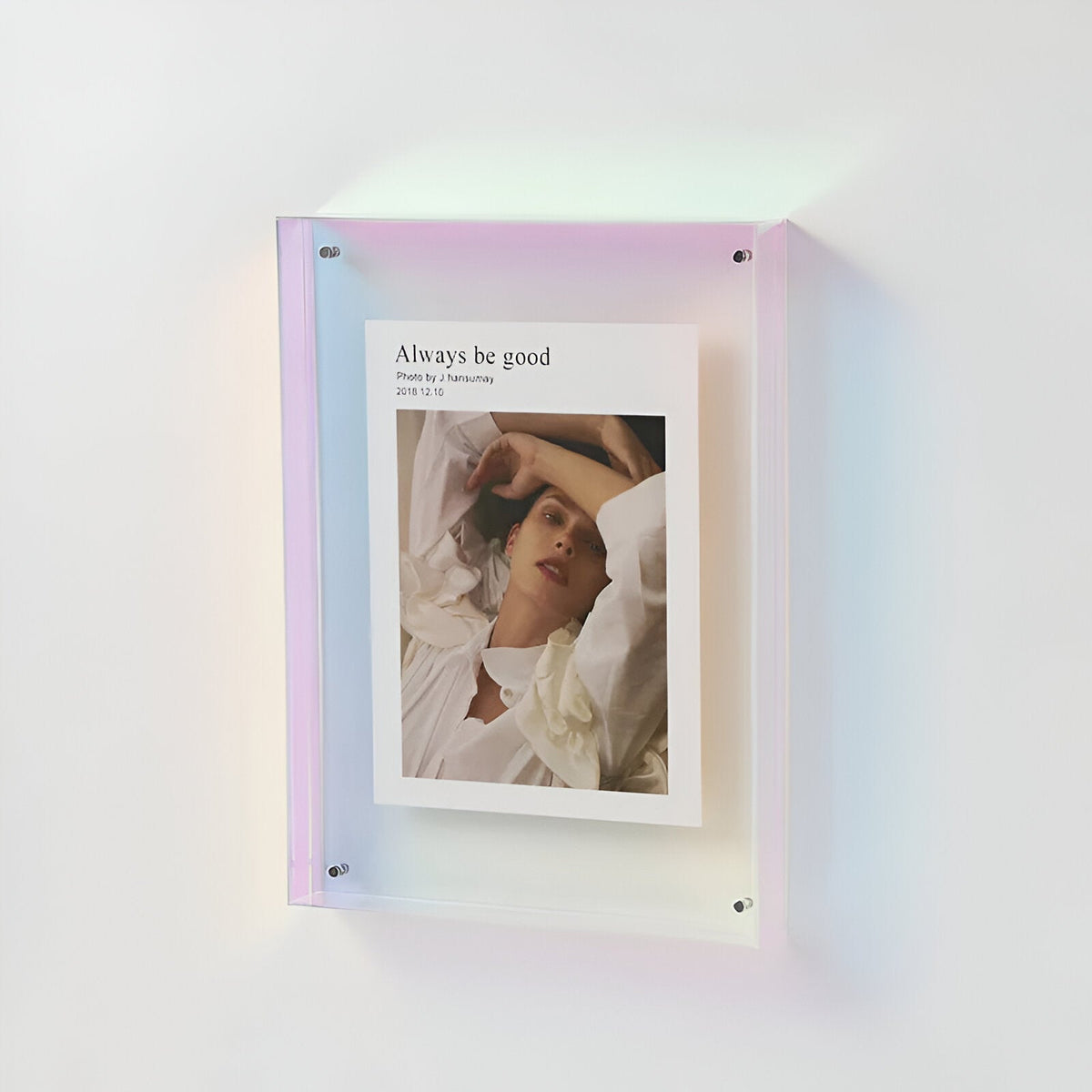 Minimalistisk transparent fotoramme i akryl, stående eller hængende, A4 og A5, moderne skandinavisk design