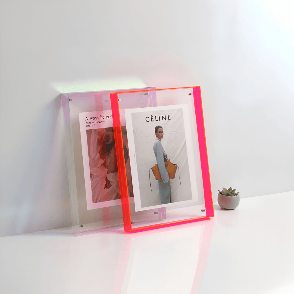 Minimalistisk transparent fotoramme i akryl, stående eller hængende, A4 og A5, moderne skandinavisk design