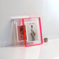 Transparent fotoramme i akryl, moderne vægramme med blå kant, vægdekoration, minimalistisk billedramme, plakatholder