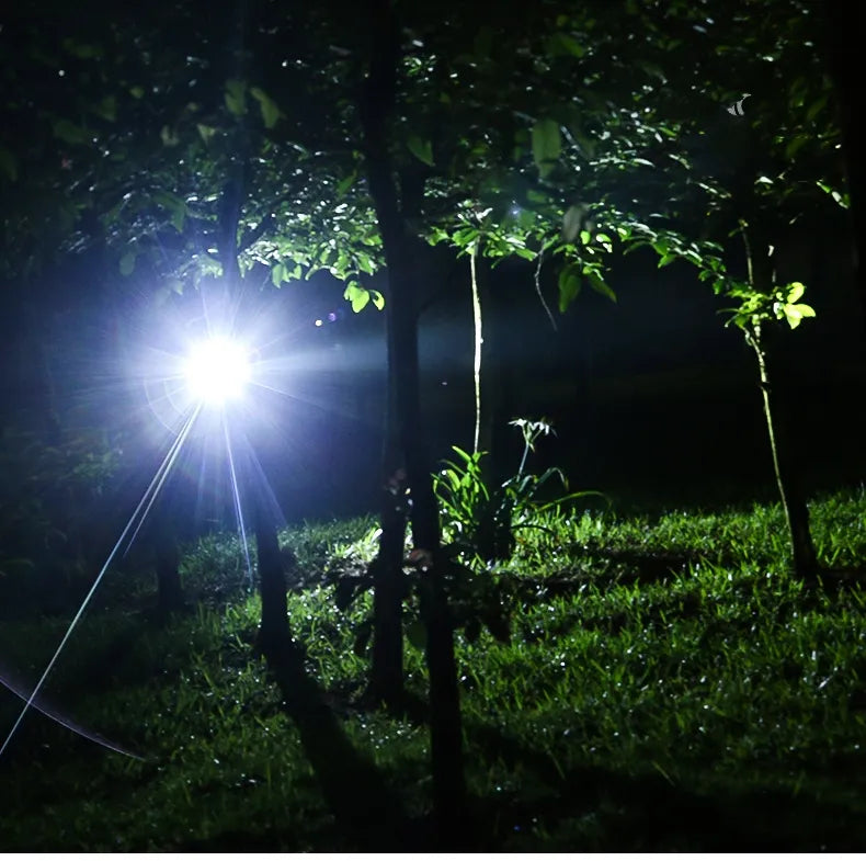 LED-pandelampe med zoom, 2000 lumen og genopladeligt batteri