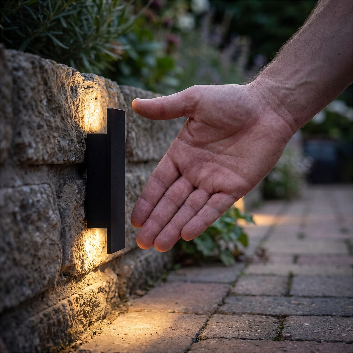 Lille udendørs væglampe 2 W, 5,4x9,7 cm, LED, IP65, aluminium, hvid eller sort