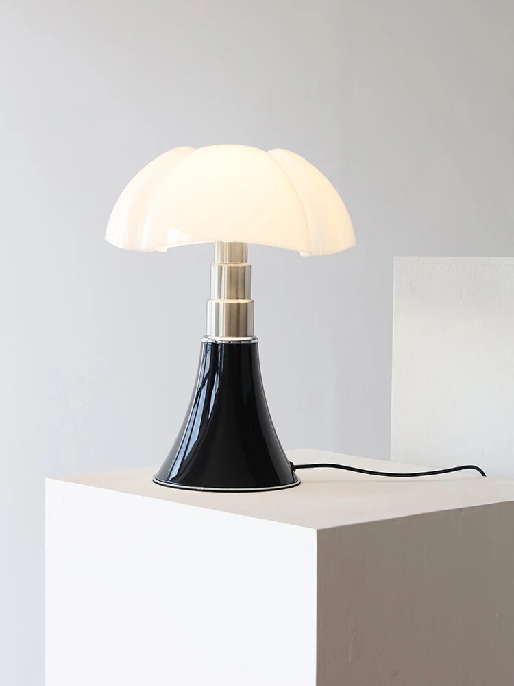 Designbordlampe formet som en blomst