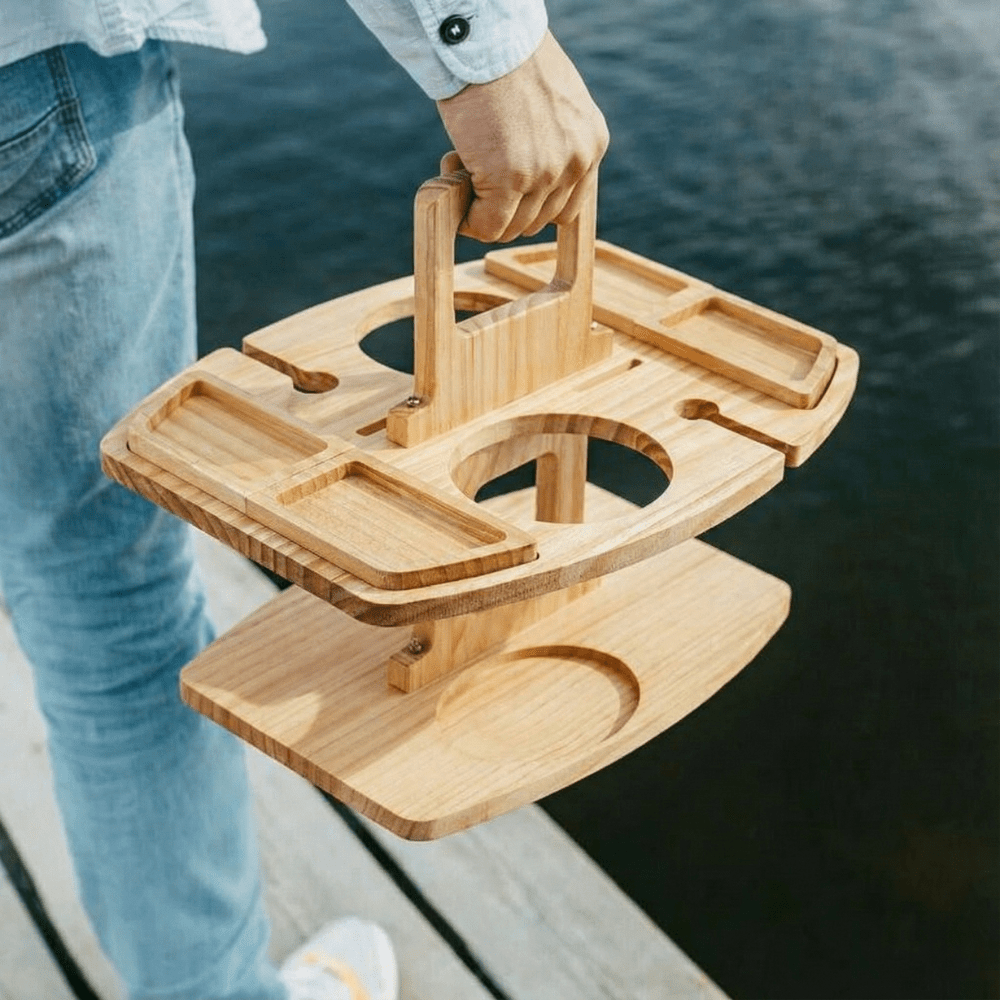 Vinbord i træ til picnic og aperitif – luksuriøst vin- og snackbord til udendørs brug