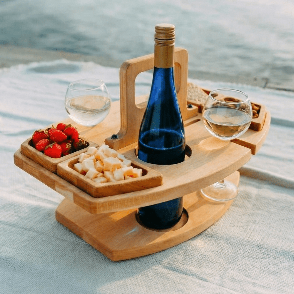 Vinbord i træ til picnic og aperitif – luksuriøst vin- og snackbord til udendørs brug