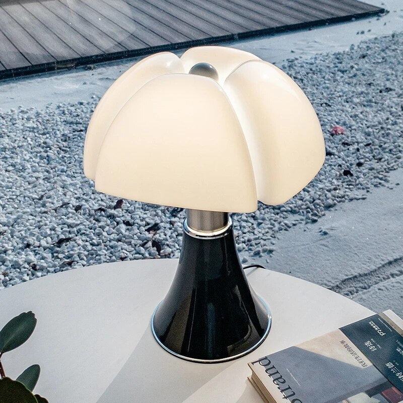 Designbordlampe formet som en blomst
